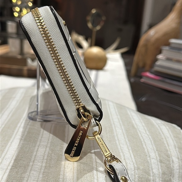 Authentic Michael Kors STUNNING "Vivian" Optic White Basket Weave Wallet, NWOT - Picture 15 of 16